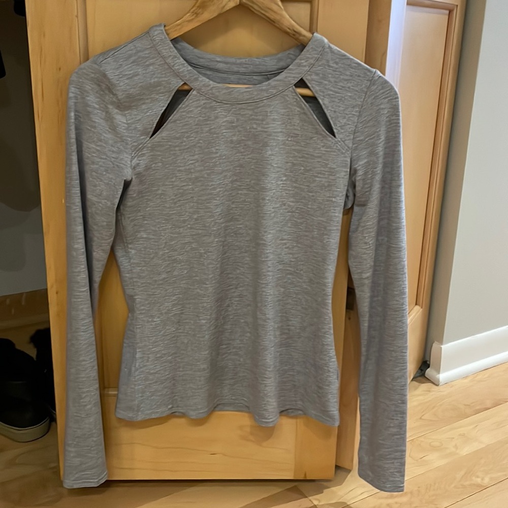 Alo yoga long sleeve grey shirt